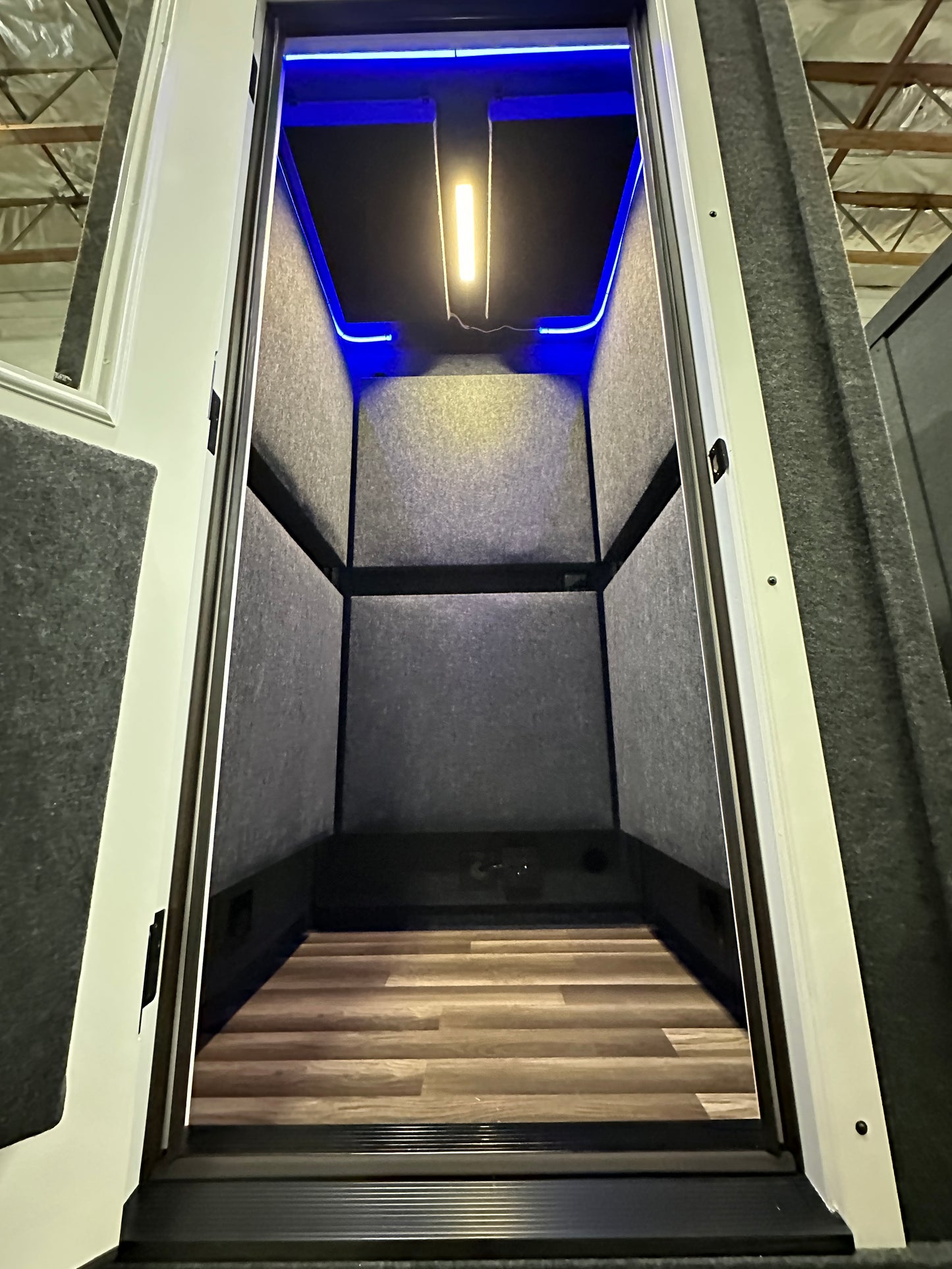 4x4 | Voiceover | Premium